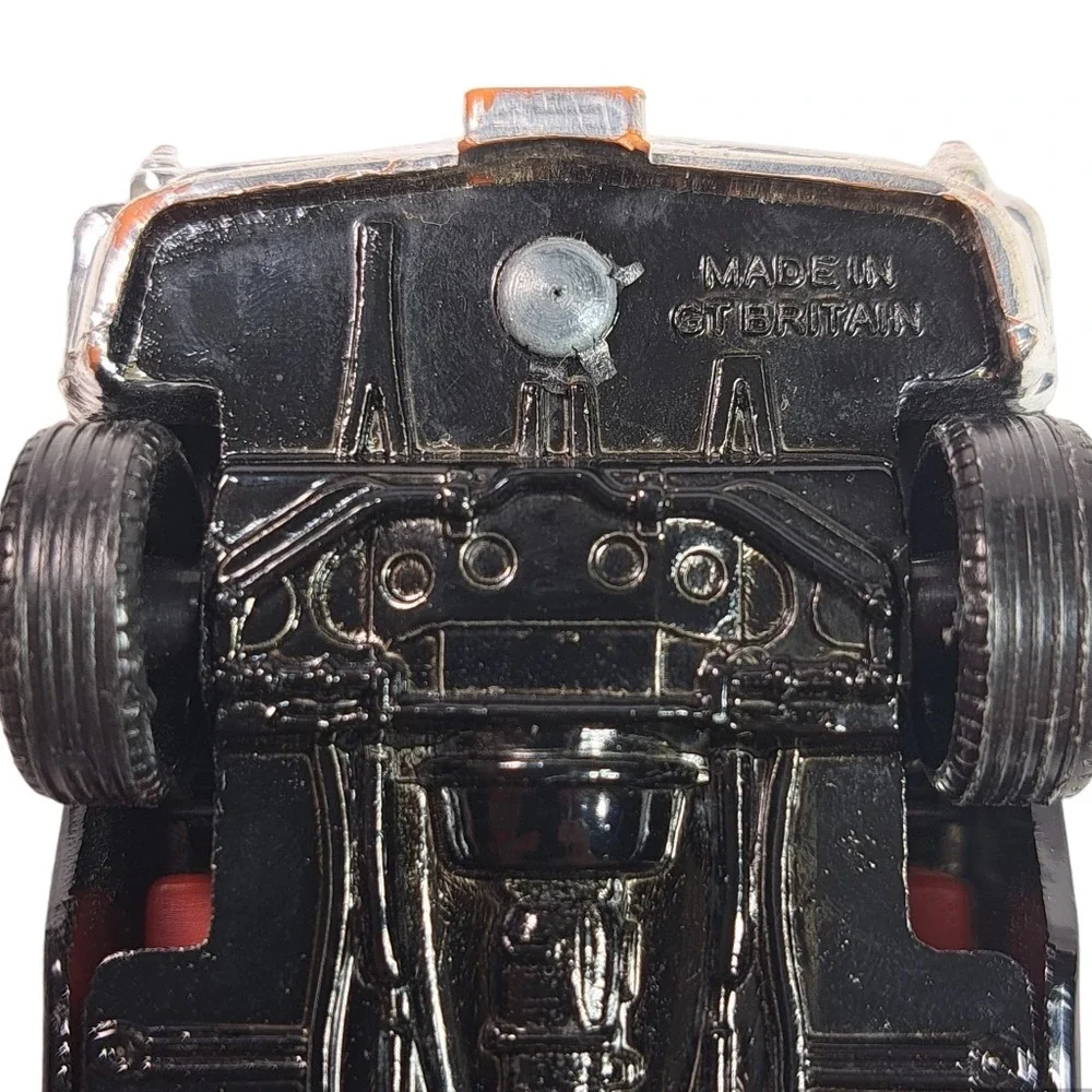 Corgi 1957 Black/White Chevrolet Bel Air 1/43 Scale C825/1 Made In GT Br…